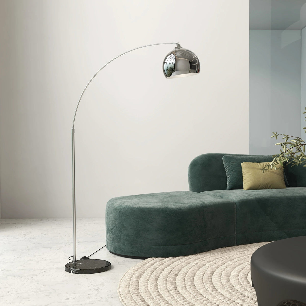 Lampadaire arc ARVO installé dans un intérieur