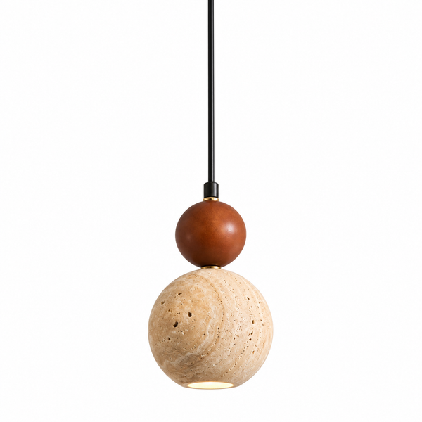 Suspension en travertin et bois TAMA, vue de face sur fond uni