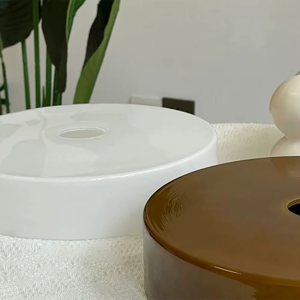 Détail du verre teinté et du profil plat des suspensions Bauhaus – Ambiance Éclat